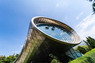 Eski Tiflis 'in modern mimarisi