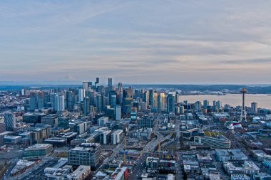 Gün batımında Seattle manzarası
