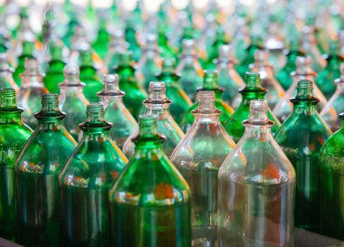 Vintage Cam Şişeler Simetrik Desen