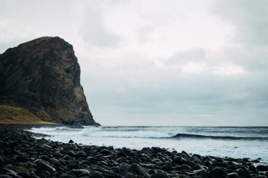 Rocky Shoreline ve Coastal Cliffs