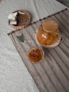 Flat Lay of Crafting Aletleri, Citrus Tea ve Bal