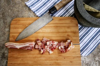 Doğranmış domuz eti ve pirzola çeşitleri