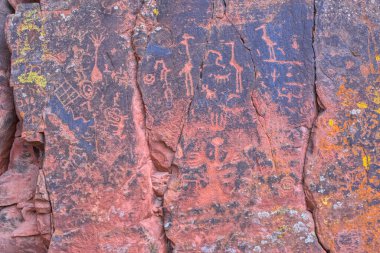 Turna Petroglyphs Miras AZ Alanı