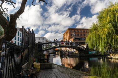 Camden, Londra 'daki Regent Kanalı üzerindeki köprü.
