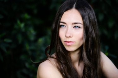 doğanın güzel ve genç birbayan