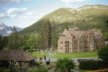 Banff, Alberta, Kanada - 25 Ağustos 2024: Cascade Gardens