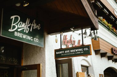 Banff, Alberta, Kanada - 25 Ağustos 2024: Banff Ave Brewing Co..