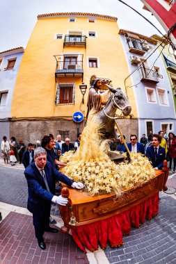 İsa, Villajoyosa 'daki eski kasabada geçit töreninde.