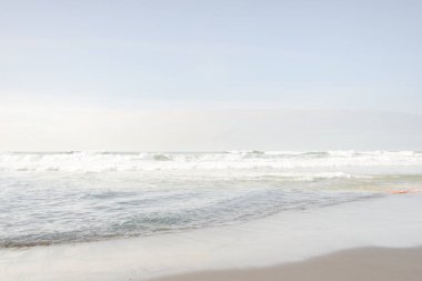 Praia da Adraga Portekiz 'de Serene Okyanusu Dalgaları