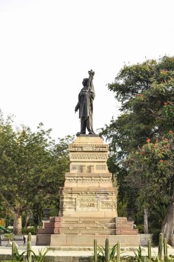 Benito Jurez 'in Oaxaca' daki yeşil şehir parkındaki tarihi heykeli..