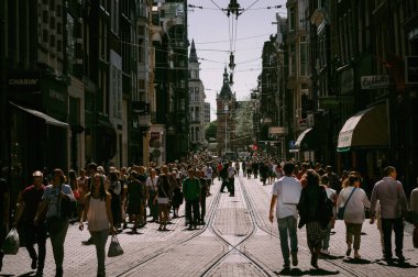 Leidsestraat, Amsterdam 'ın ana caddelerinden biri.