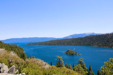 Zümrüt Körfezi eyalet parkının manzarası