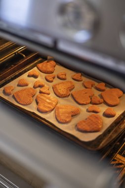 Fırında Sevgililer Günü Kurabiyeleri