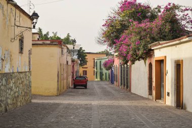 Oaxaca, Teh şehrinin tarihi merkezinde manzara renkli sokaklar