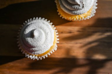 Pencereli Vanilyalı Kekler