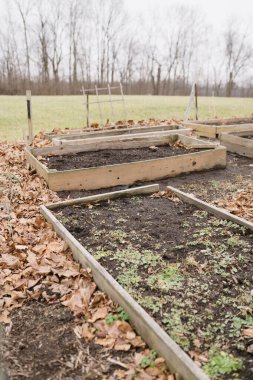 Kış boyunca yükseltilmiş bahçe yatakları