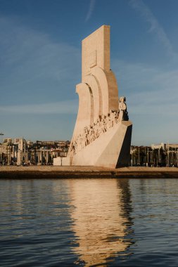 Tagus Nehri 'ne Yansıyan Keşifler Anıtı