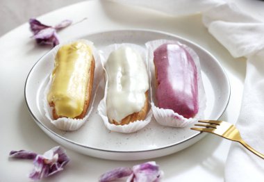 Bir tabakta üç farklı dolgu var.