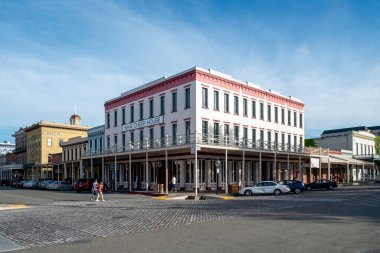 Old Waterfront Sacramento 'da sokak köşesi sahnesi