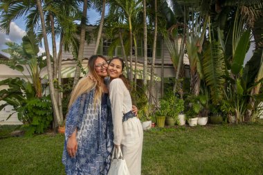 Miami 'nin önündeki Nepalli ziyaretçiler