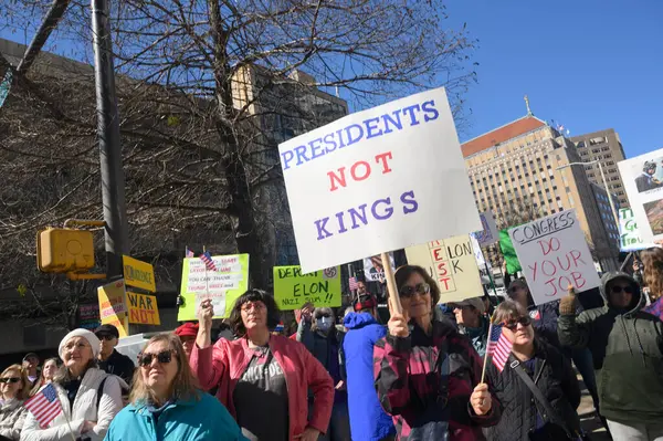 Birmingham, Alabama 'da yönetim karşıtı bir gösteri.