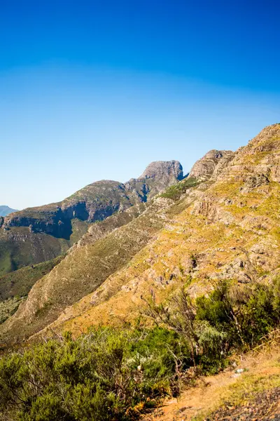 Dağlar, manzara, doğa, kayalık, yeşillik, mavi gökyüzü, manzara.