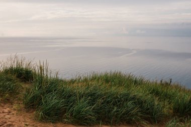 Doğanın Gözden Geçirmesi: Kum, Gökyüzü ve Su