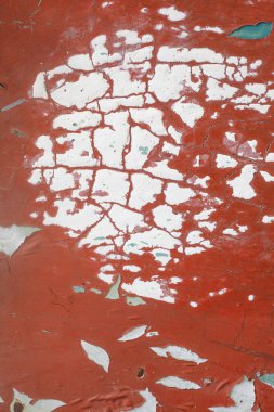 Eskimiş kırmızı ve beyaz boya
