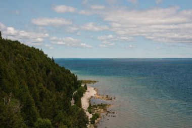 Ormanın Suyla Buluştuğu Yer: Mackinac Adası