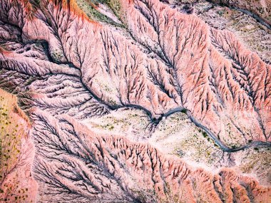 Kanyonların çok renkli kayaları, La Puna, Arjantin