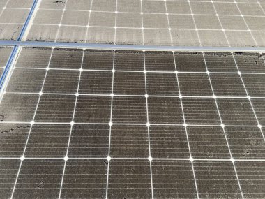 Tozlu Güneş Panelleri Verimliliği Azaltıyor