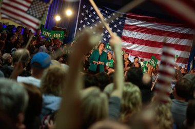 Amy Klobuchar Rallisi, Iowa Komitesi 2020