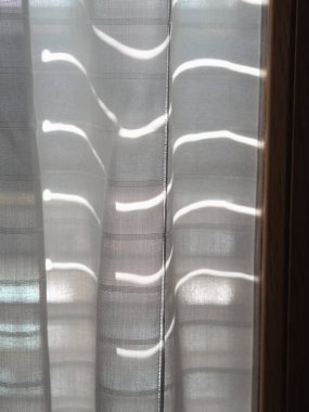 Pencere Perdelerindeki Güneş Işığı Örnekleri