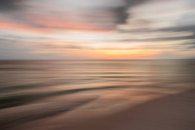 Rüya gibi ve huzurlu okyanus gün batımı, Anna Maria Adası, Florida