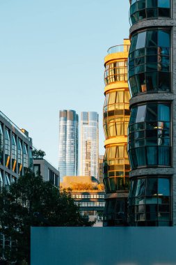 Midtown New York 'un canlı silueti gösterişli bir şekilde sergileniyor.