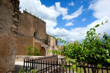 Izamal şehrinde dolaşıyorum.