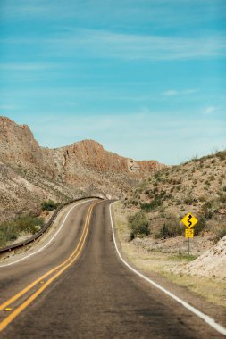 Texas 'taki Big Bend Çiftlik Parkı' nda viraj yolu.