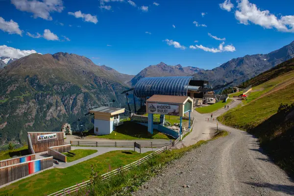 Soelden Lisesi kayak merkezi sezon dışı, Otztal, Avusturya