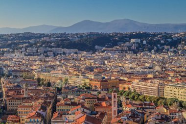 Fransa, Nice Havayolları, çatılar, dağlar, dönme dolap.