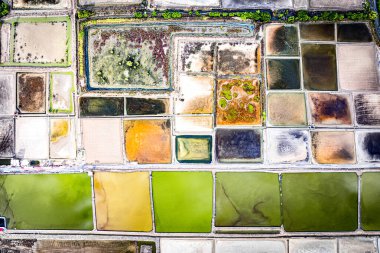 Yukarıdan, Tayland 'dan renkli tuz düzlükleri