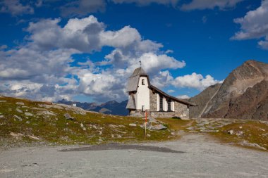 Tiefenbach buzuluna yakın bir dağ kilisesi.