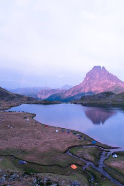 Midi d 'Ossau Tepesi. Route Dağı 5 Gölü. Pireneler, Midi d 'Ossau