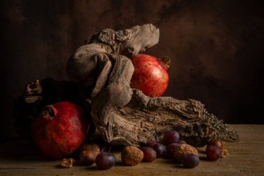 Şarap ve fındıklı nar.