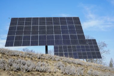 Temiz Enerji üreten Büyük Güneş Panelleri