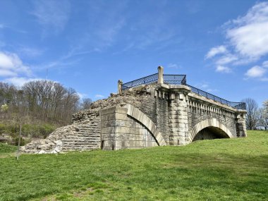 Eden Park, Cincinnati 'deki tarihi taş köprü kalıntıları.