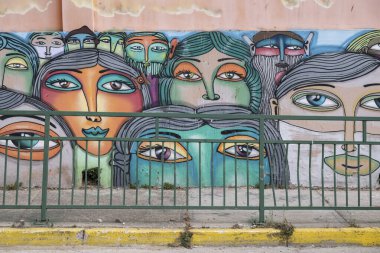 Valparaiso 'daki duvar inşaatında sokak resimleri.