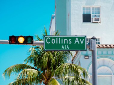 Miami Beach Collins Av 'da sokak tabelası