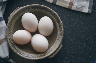 Taze Çiftlik Yumurtaları Basit ve Saf İyilik.