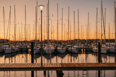 Heiligenhafen Marina Yat Limanında Altın Saat