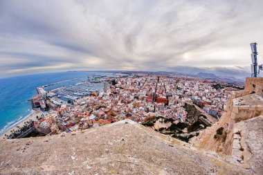 Alicante 'deki Santa Barbara şatosundan.
